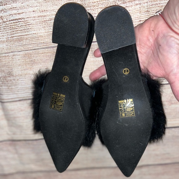Like New Henry Ferrera faux fur slip on pointed Toe shoes / Mules - Picture 8 of 8